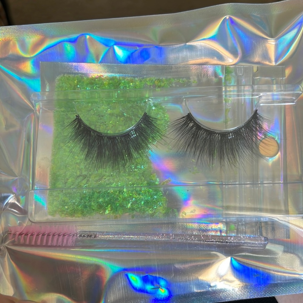 Eyelash , glitter , spoolie